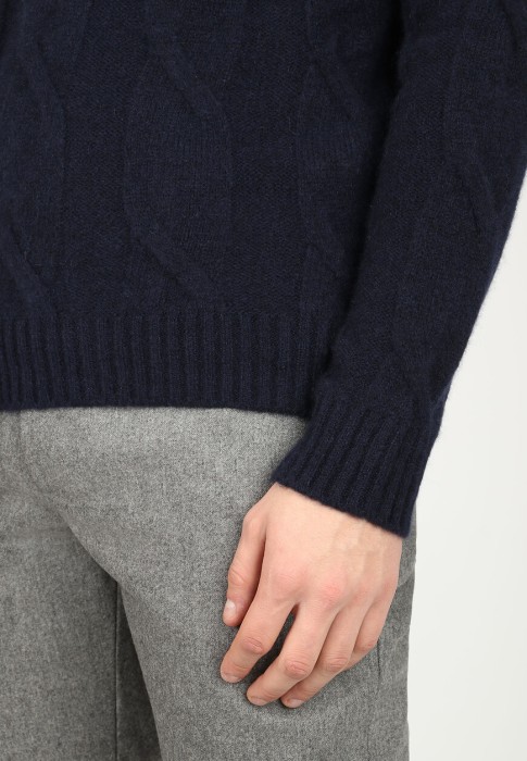 пуловер  из проверенных материалов спереди