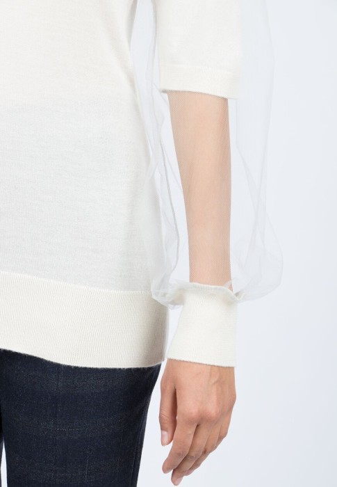 Товар белого цвета с внутренней стороны