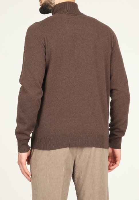 пуловер  из италии вид сбоку