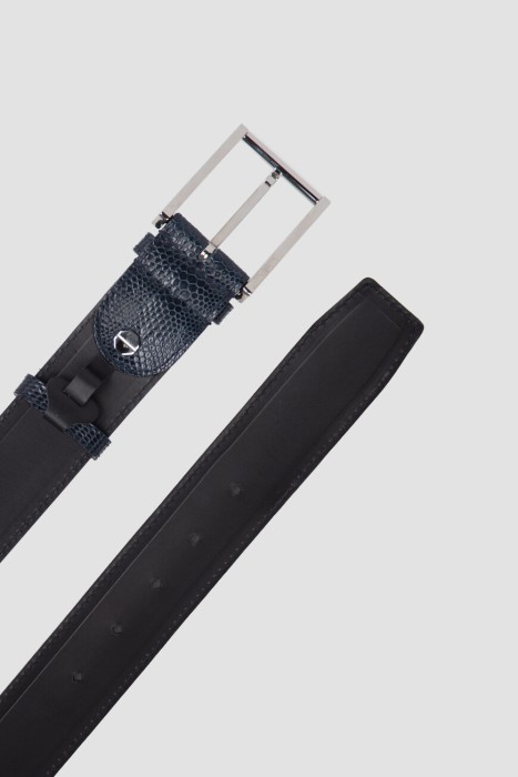 Товар синего цвета с внутренней стороны