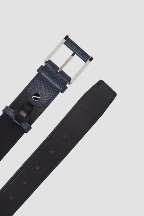 Товар синего цвета с внутренней стороны