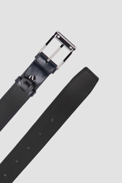 Товар синего цвета с внутренней стороны