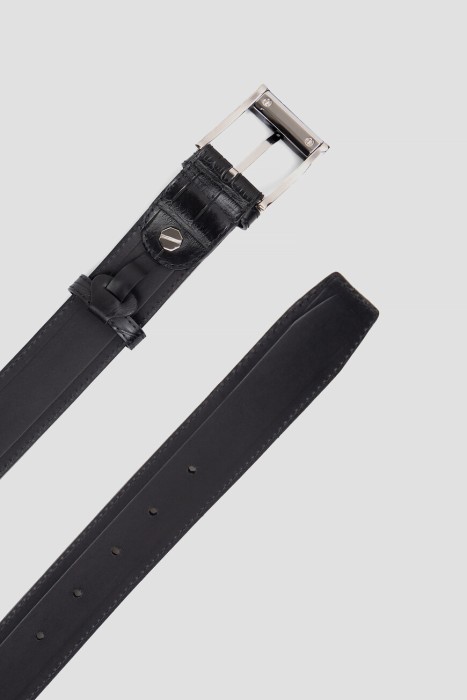 Товар черного цвета с внутренней стороны