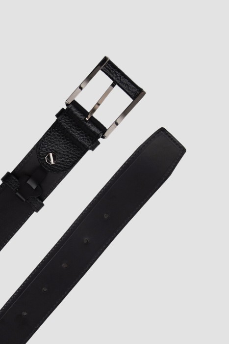 Товар черного цвета с внутренней стороны