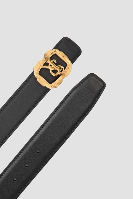 Товар черного цвета с внутренней стороны