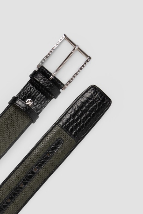 Товар зеленого цвета с внутренней стороны