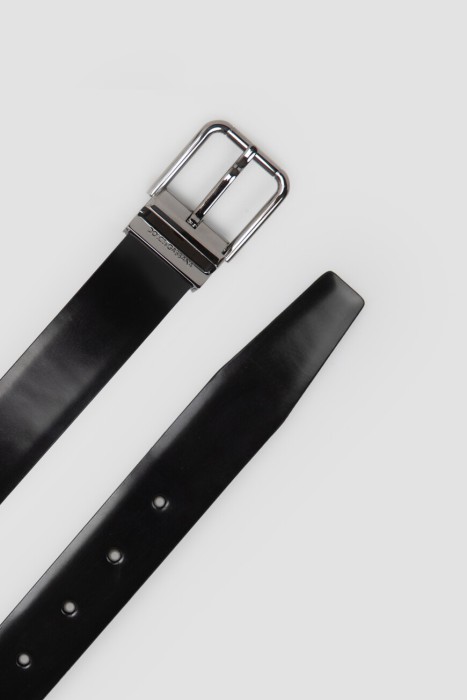 Товар черного цвета с внутренней стороны