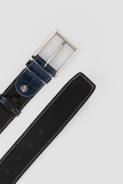 Товар голубого цвета с внутренней стороны