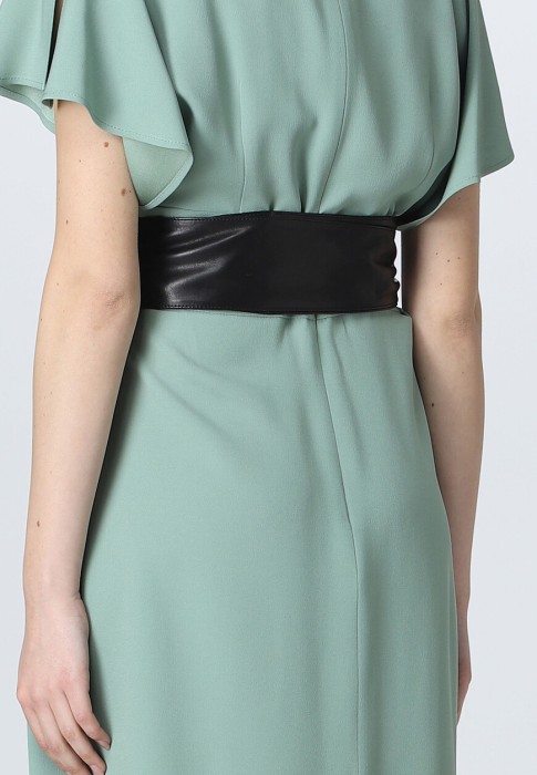 Товар черного цвета с внутренней стороны