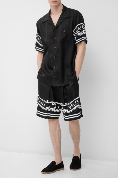 Товар черного цвета с внутренней стороны