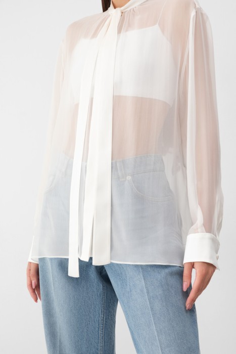 Товар белого цвета с внутренней стороны