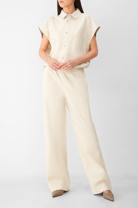 Товар белого цвета с внутренней стороны