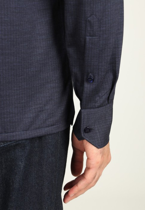 Товар синего цвета с внутренней стороны