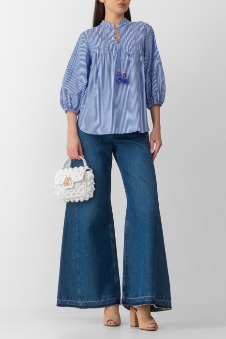 Товар синего цвета с внутренней стороны