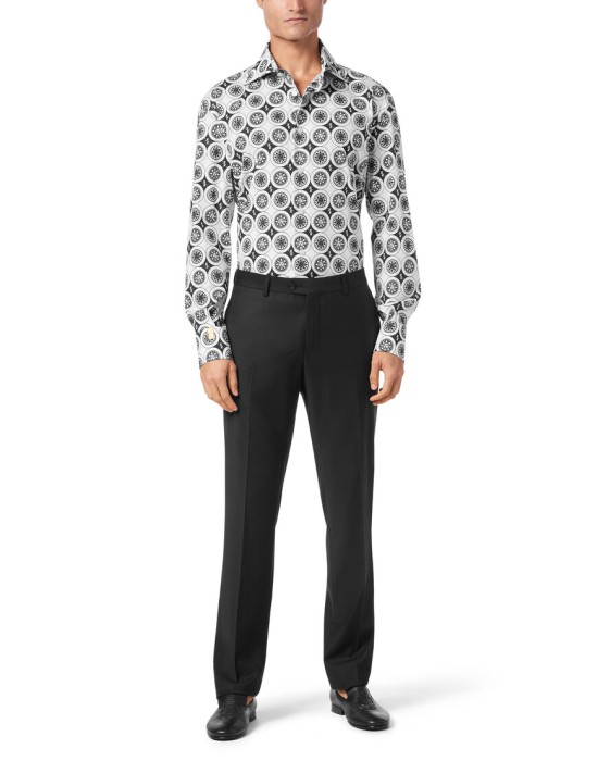 Товар черного цвета с внутренней стороны