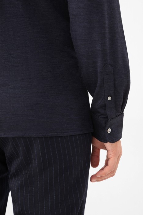 Товар синего цвета с внутренней стороны