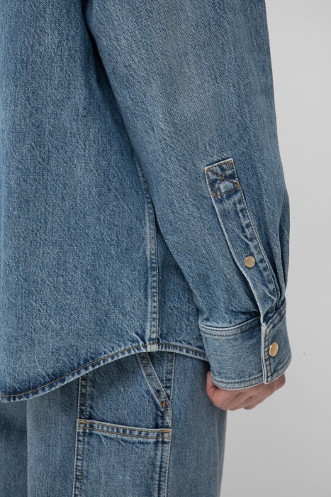 Товар синего цвета с внутренней стороны