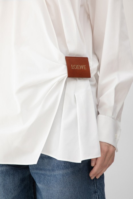 Товар белого цвета с внутренней стороны