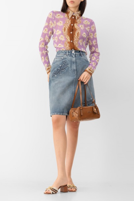 Товар разноцветного цвета с внутренней стороны