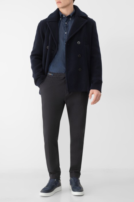 Товар синего цвета с внутренней стороны