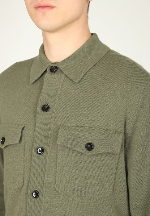 Товар зеленого цвета с внутренней стороны