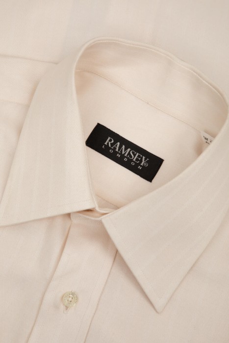 Товар бежевого цвета с внутренней стороны