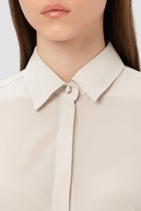 Товар серого цвета с внутренней стороны