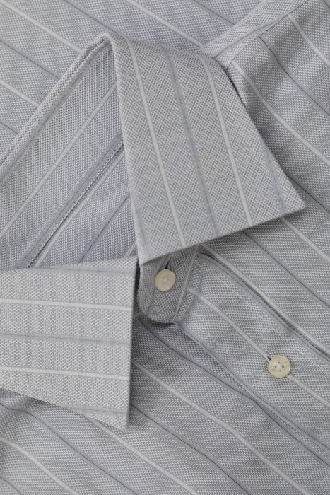 Товар серого цвета с внутренней стороны