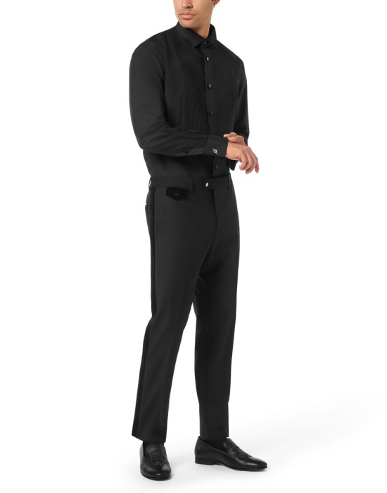 Товар черного цвета с внутренней стороны