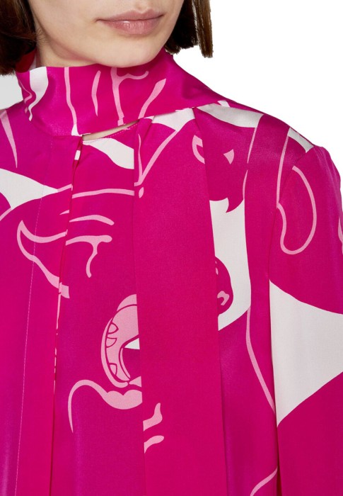 Товар розового цвета с внутренней стороны