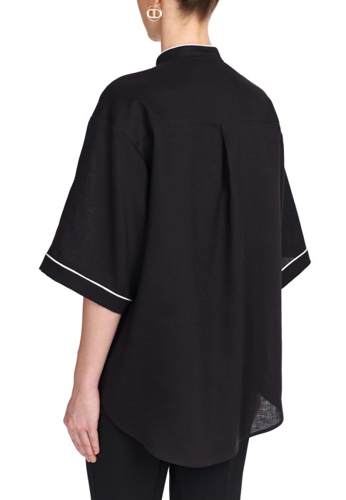 Товар черного цвета с внутренней стороны