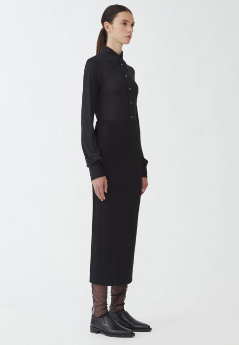 Товар черного цвета с внутренней стороны