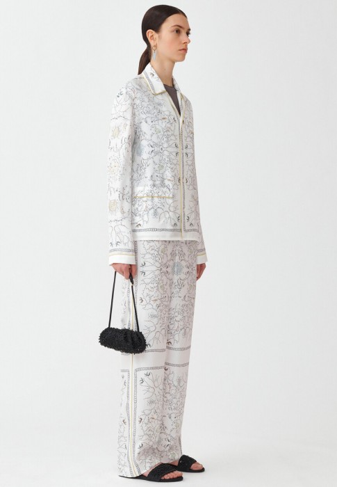 Товар белого цвета с внутренней стороны