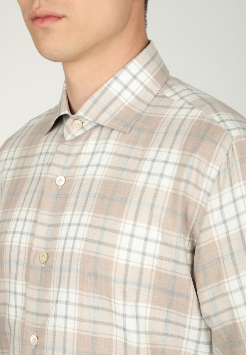 Товар бежевого цвета с внутренней стороны