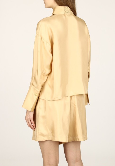 Товар оранжевого цвета с внутренней стороны