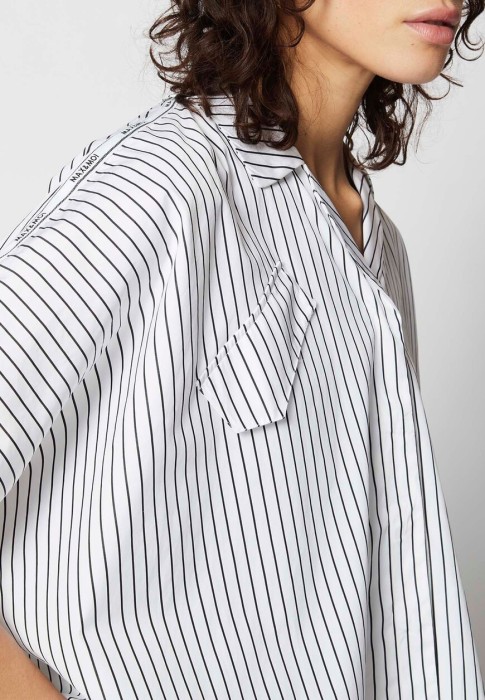 Товар белого цвета с внутренней стороны