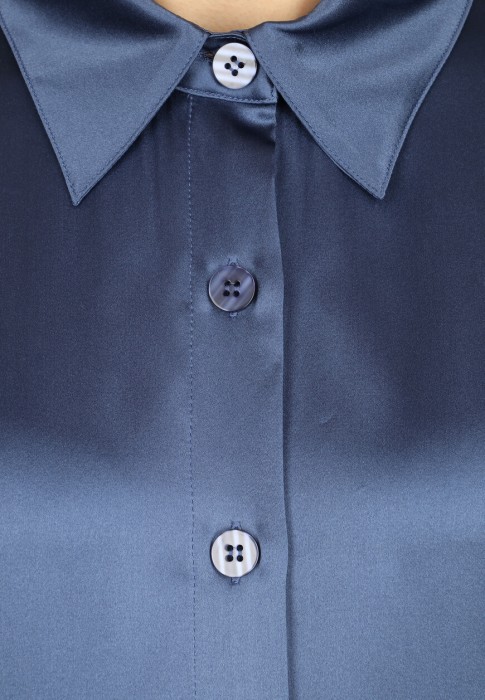 Товар синего цвета с внутренней стороны