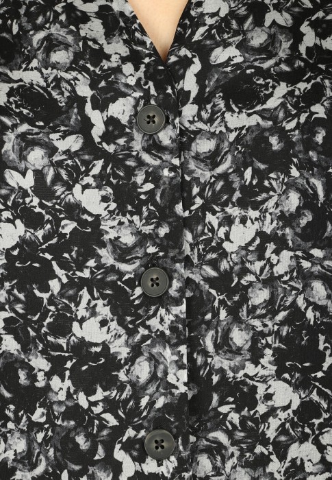 Товар черного цвета с внутренней стороны