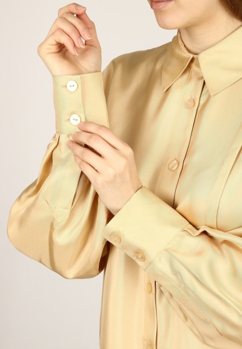 Товар оранжевого цвета с внутренней стороны