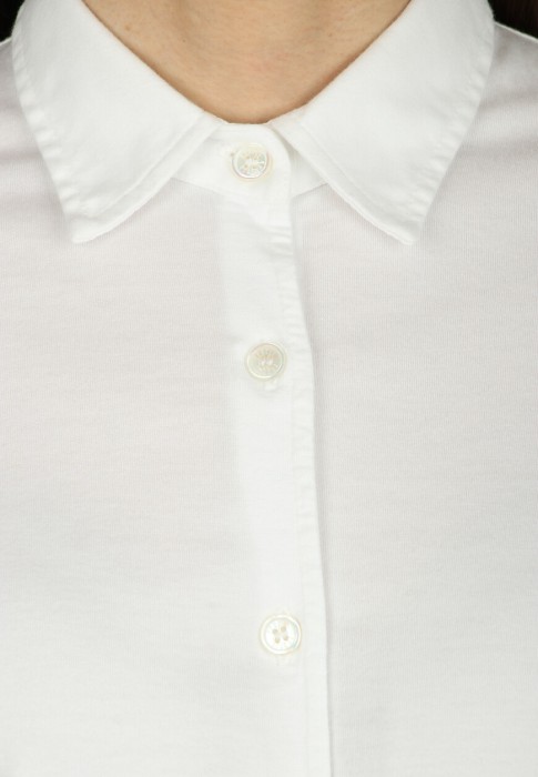 Товар белого цвета с внутренней стороны