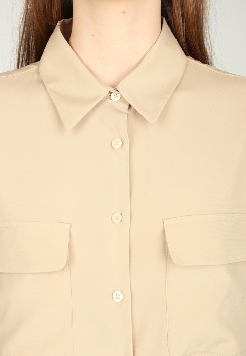 Товар бежевого цвета с внутренней стороны