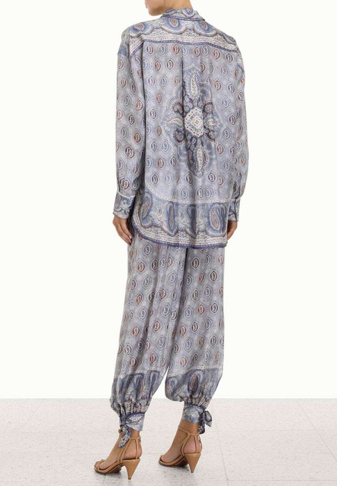 Товар голубого цвета с внутренней стороны