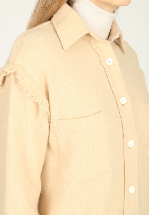 Товар коричневого цвета с внутренней стороны