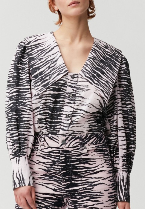 Товар белого цвета с внутренней стороны