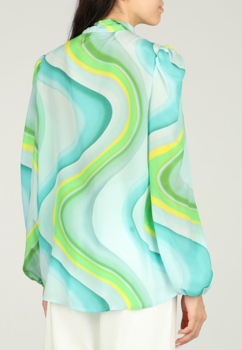 Товар зеленого цвета с внутренней стороны