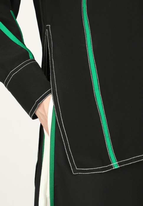 Товар черного цвета с внутренней стороны