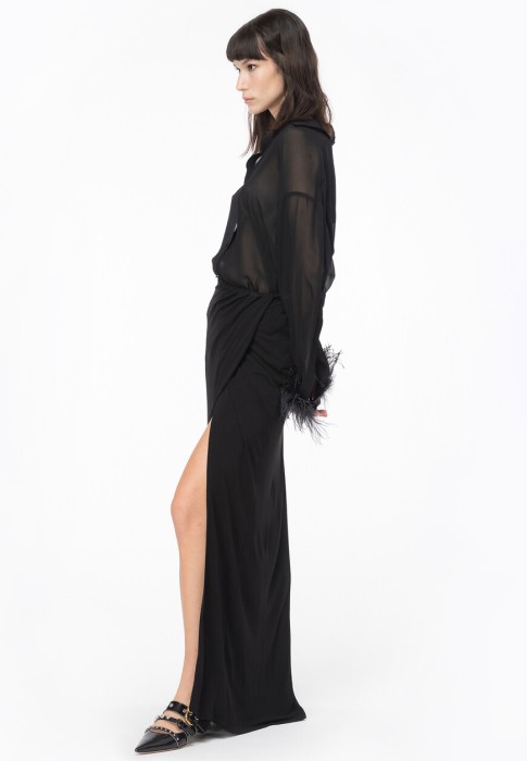 Товар черного цвета с внутренней стороны