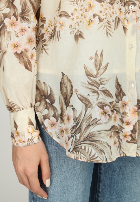 Товар белого цвета с внутренней стороны