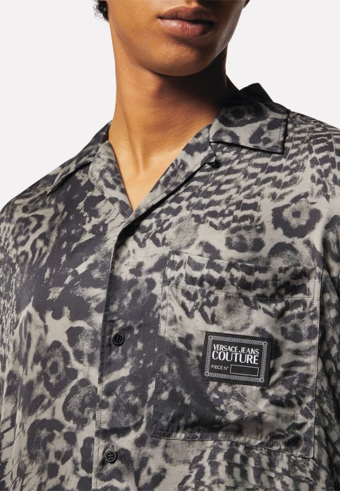 Товар черного цвета с внутренней стороны