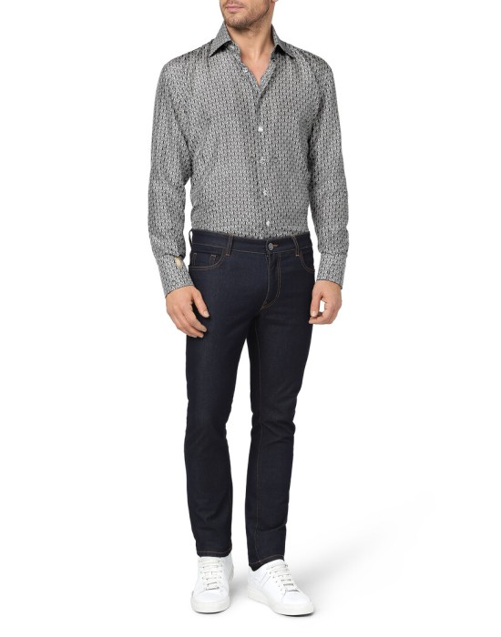 Товар черного цвета с внутренней стороны